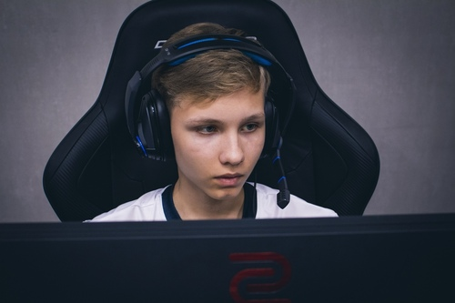 m0NESY